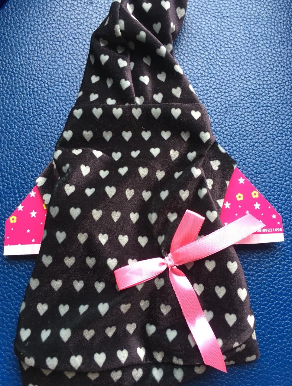 Suéter con corazones y gorro