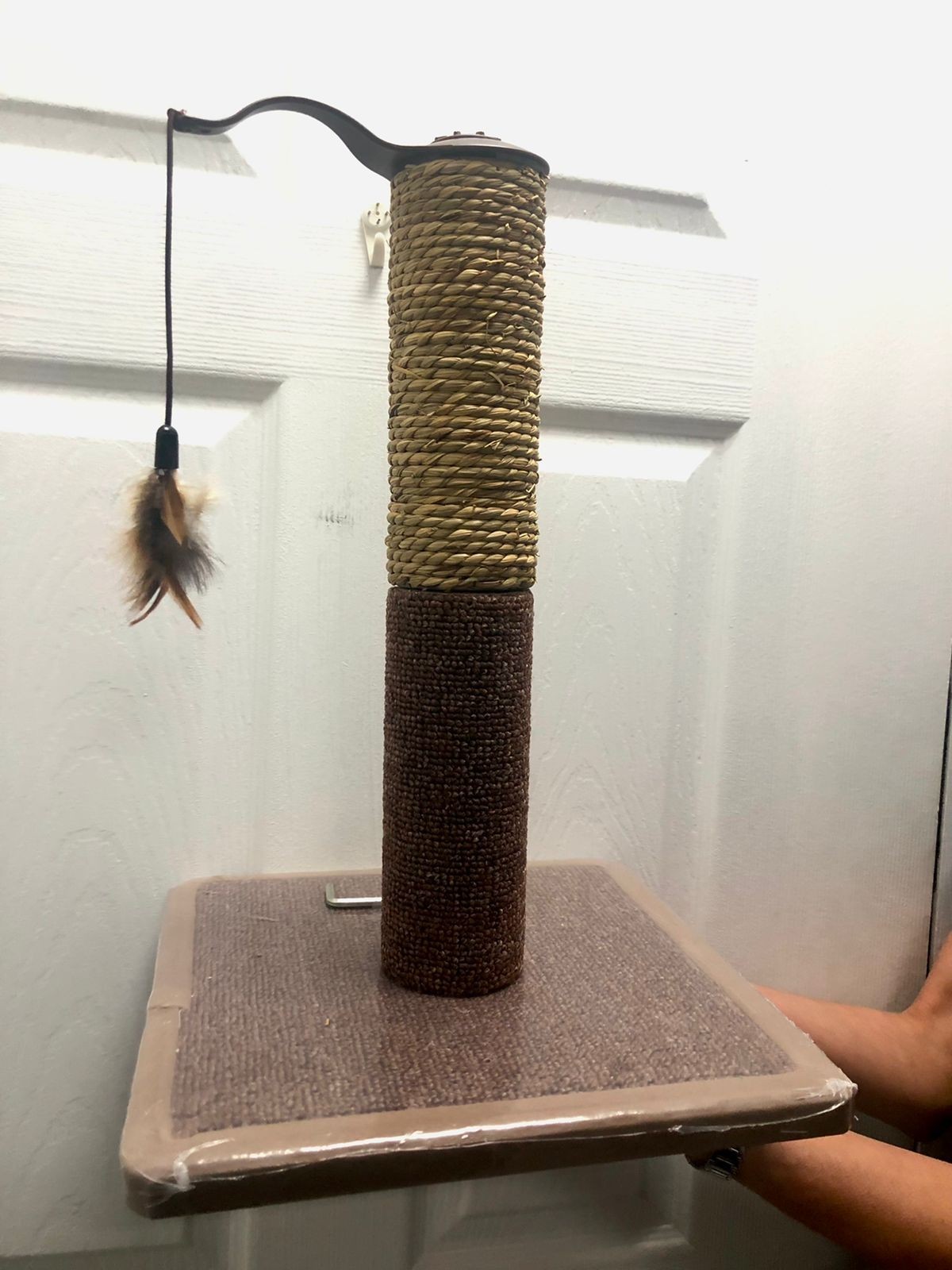 Rascador con pluma