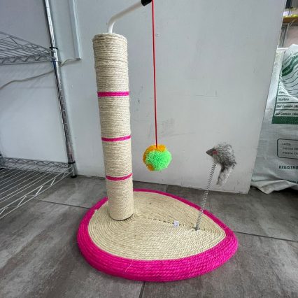 Rascador con juegos