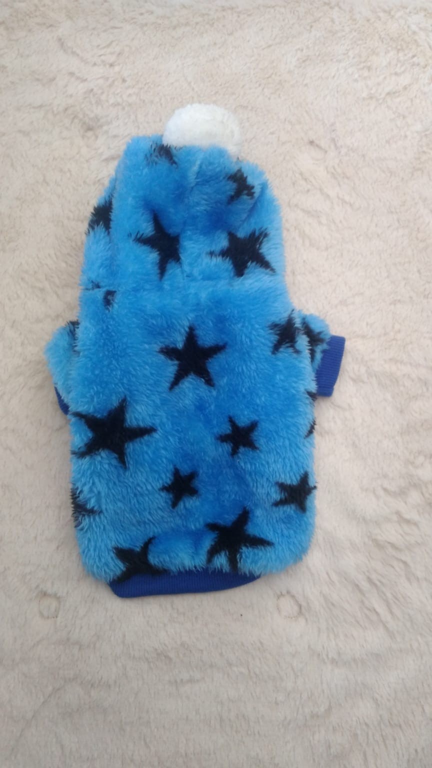 Sueter color celeste con estrellas talla S