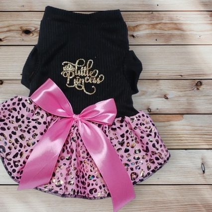 Vestido negro con leopardo