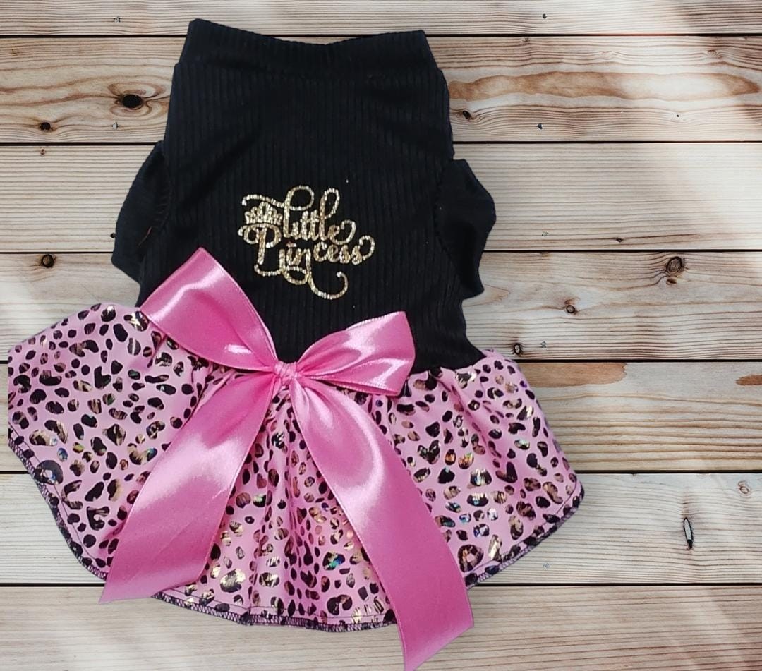 Vestido negro con leopardo